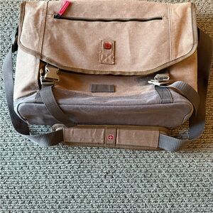 Wenger laptop bag, camel color, good condition.